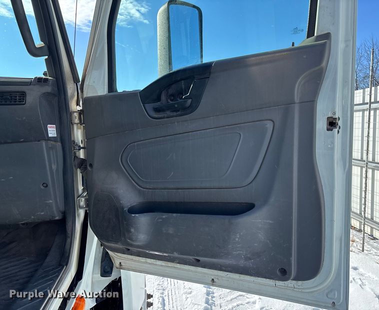 image for item YA2099 2020 International LT625 semi truck