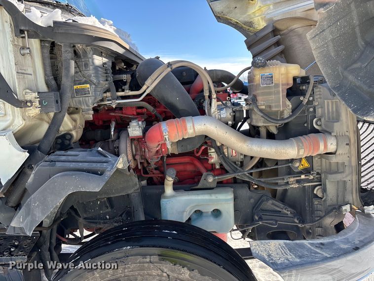 image for item YA2099 2020 International LT625 semi truck