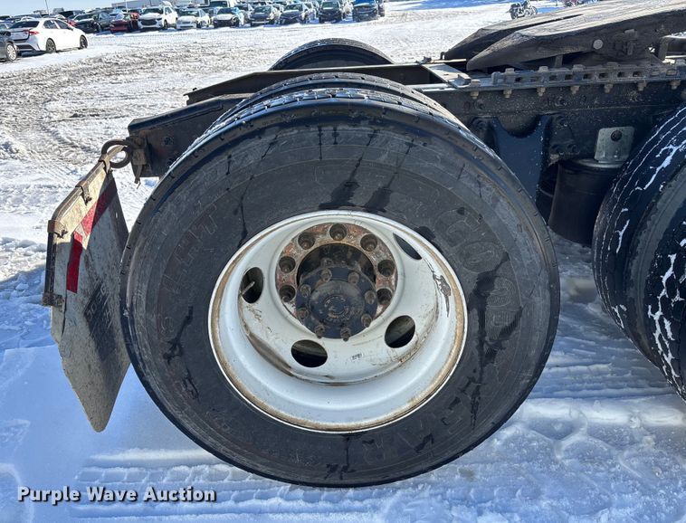 image for item YA2099 2020 International LT625 semi truck