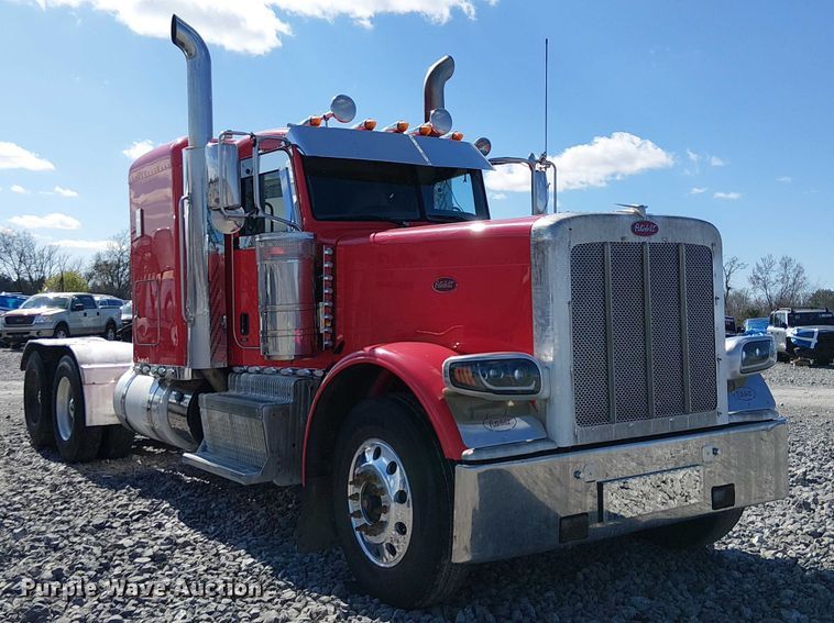 image for item YA2142 2015 Peterbilt 389 semi truck