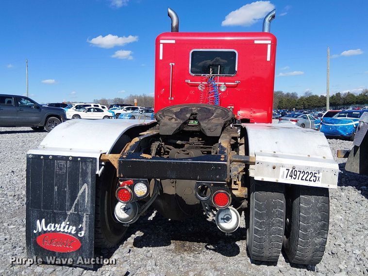 image for item YA2142 2015 Peterbilt 389 semi truck