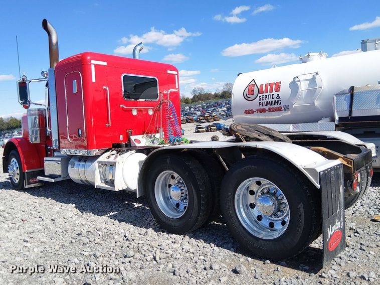 image for item YA2142 2015 Peterbilt 389 semi truck