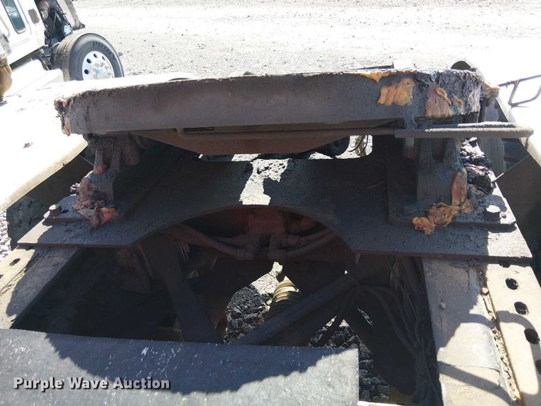 image for item YA2142 2015 Peterbilt 389 semi truck