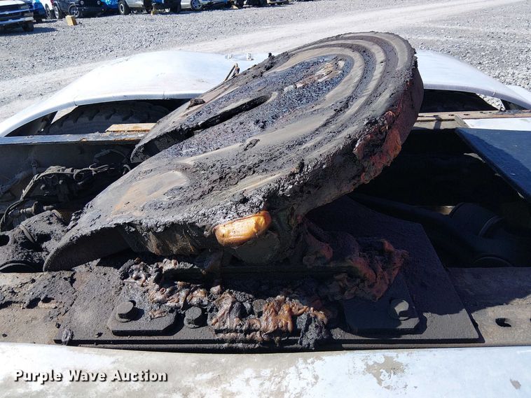 image for item YA2142 2015 Peterbilt 389 semi truck