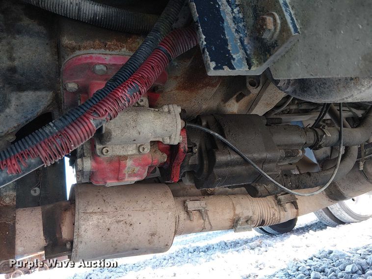 image for item YA2142 2015 Peterbilt 389 semi truck