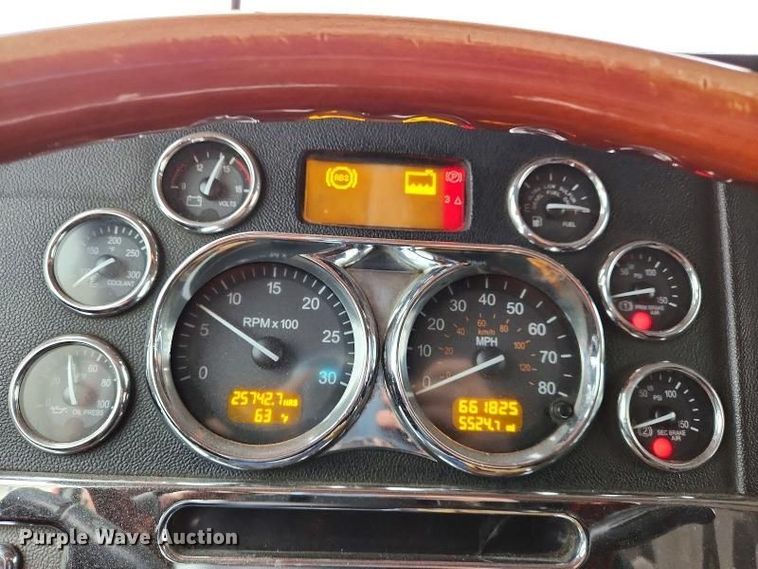 image for item YA2142 2015 Peterbilt 389 semi truck