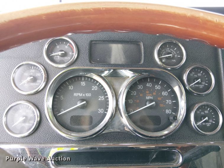 image for item YA2142 2015 Peterbilt 389 semi truck