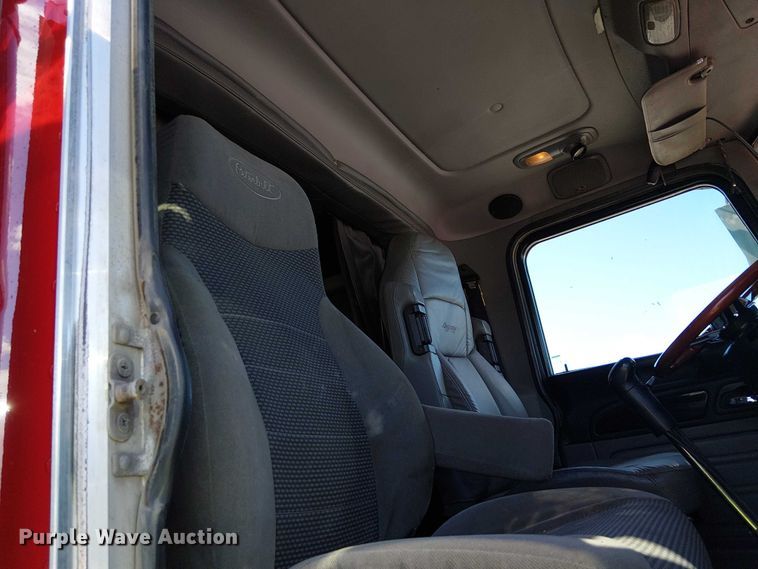 image for item YA2142 2015 Peterbilt 389 semi truck