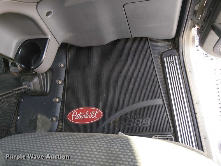 image for item YA2142 2015 Peterbilt 389 semi truck