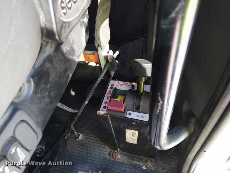 image for item YA2142 2015 Peterbilt 389 semi truck