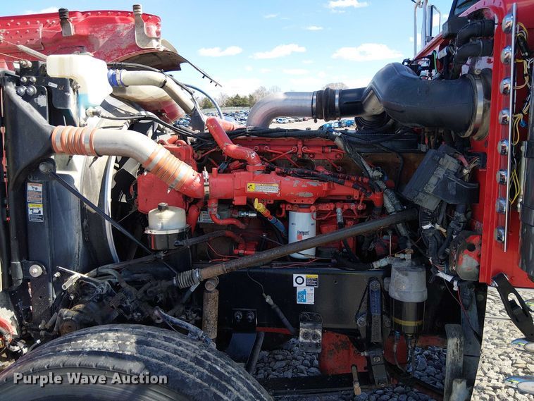 image for item YA2142 2015 Peterbilt 389 semi truck