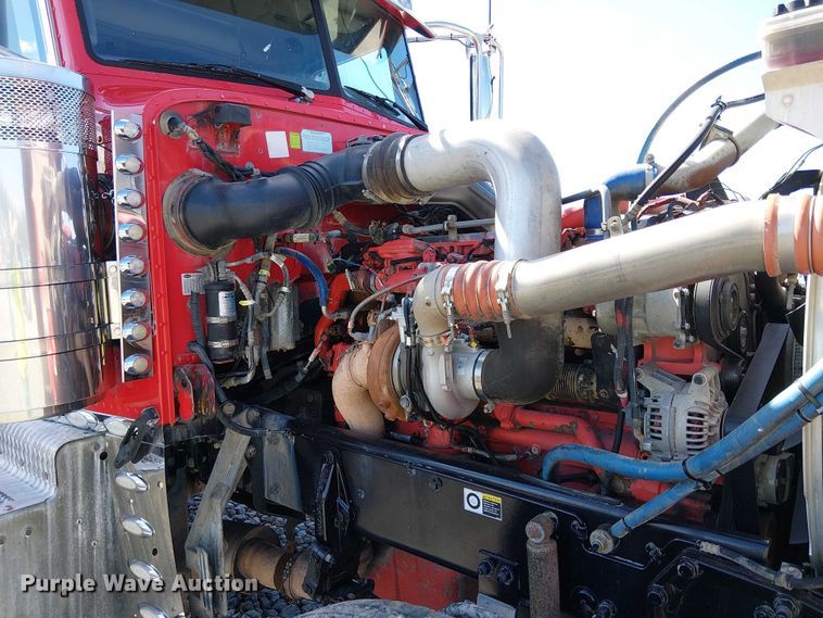 image for item YA2142 2015 Peterbilt 389 semi truck