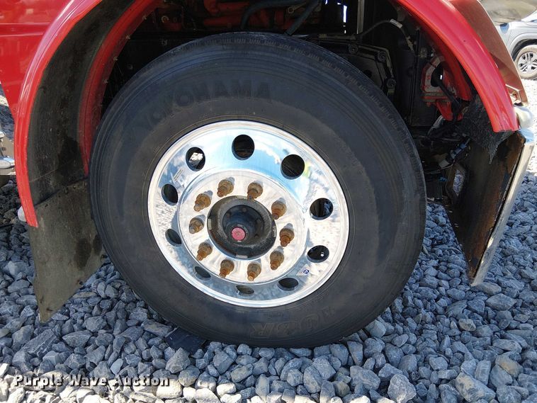 image for item YA2142 2015 Peterbilt 389 semi truck