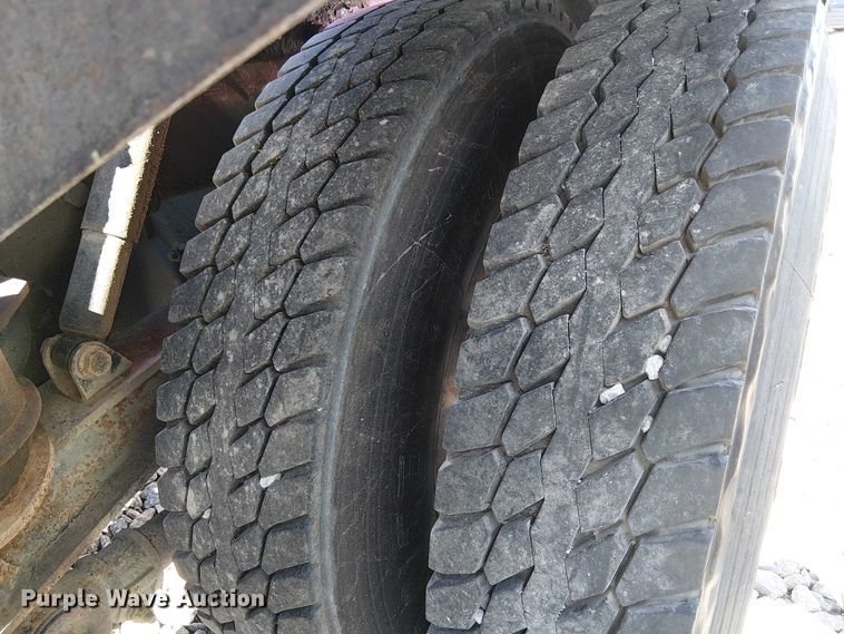 image for item YA2142 2015 Peterbilt 389 semi truck