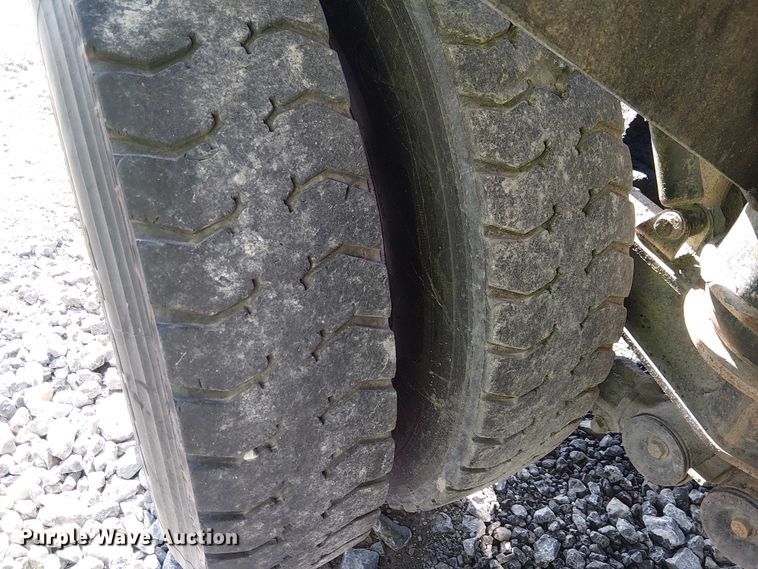 image for item YA2142 2015 Peterbilt 389 semi truck