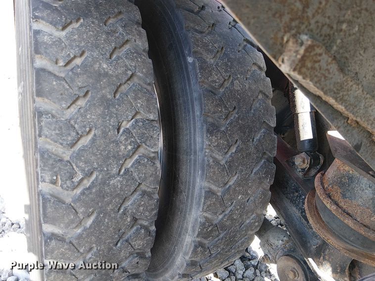 image for item YA2142 2015 Peterbilt 389 semi truck