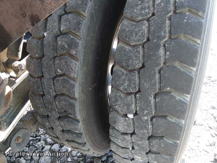 image for item YA2142 2015 Peterbilt 389 semi truck