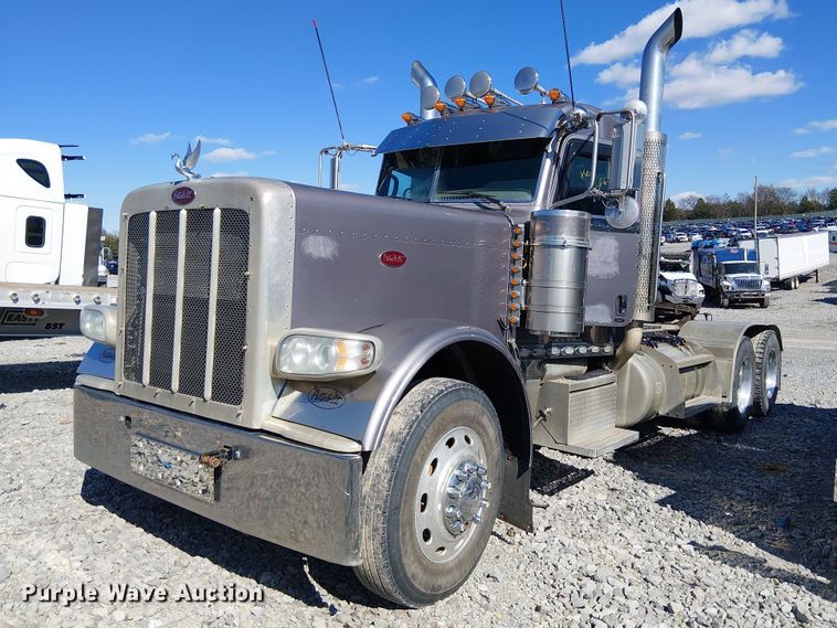 image for item YA2143 2013 Peterbilt 389 semi truck