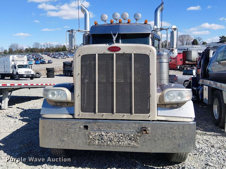 image for item YA2143 2013 Peterbilt 389 semi truck