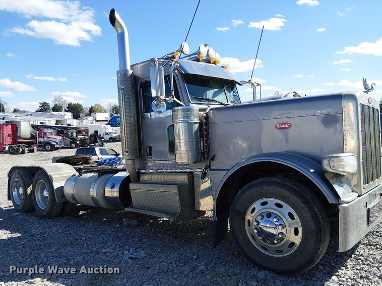 image for item YA2143 2013 Peterbilt 389 semi truck