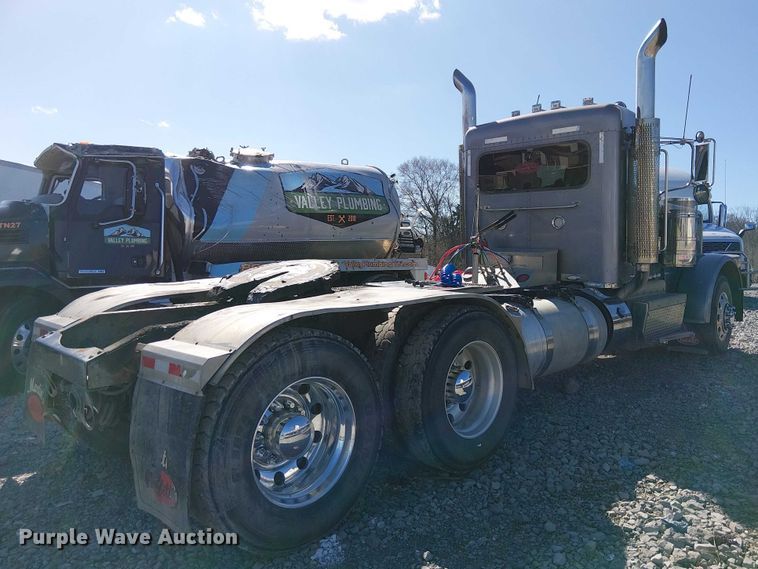 image for item YA2143 2013 Peterbilt 389 semi truck