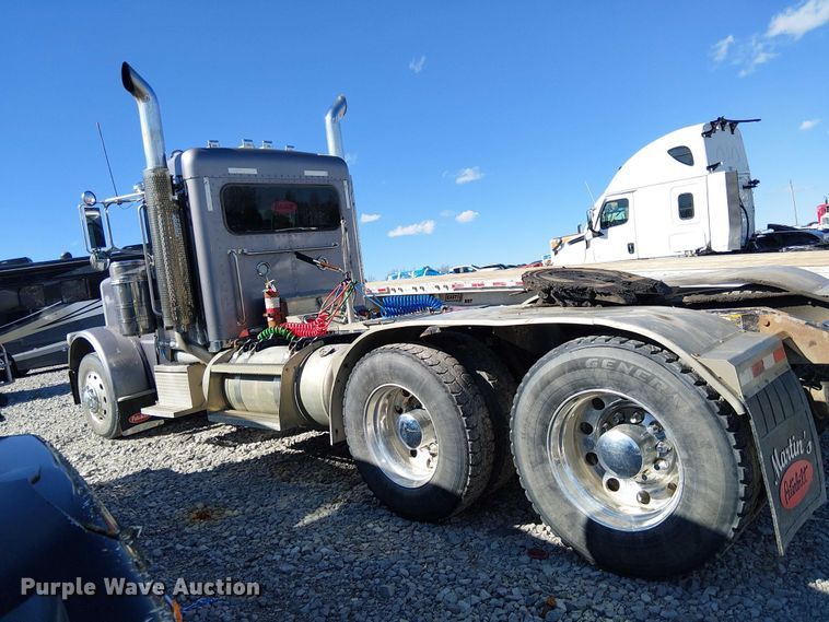 image for item YA2143 2013 Peterbilt 389 semi truck