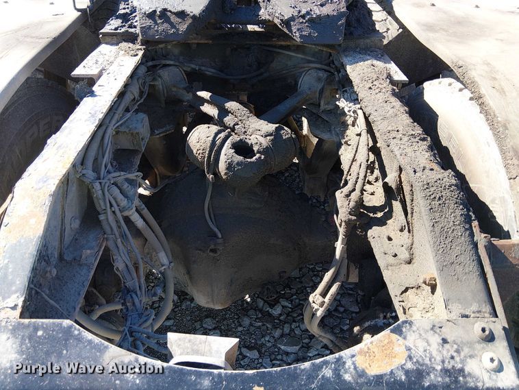 image for item YA2143 2013 Peterbilt 389 semi truck