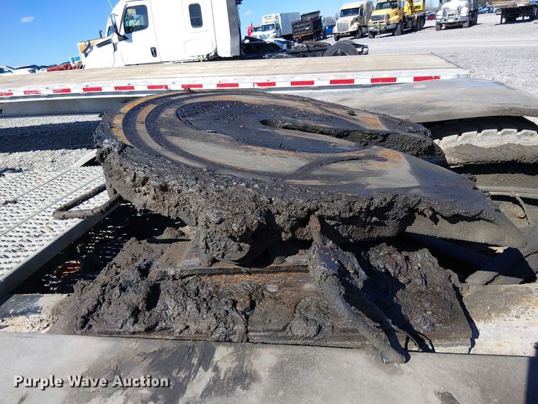 image for item YA2143 2013 Peterbilt 389 semi truck