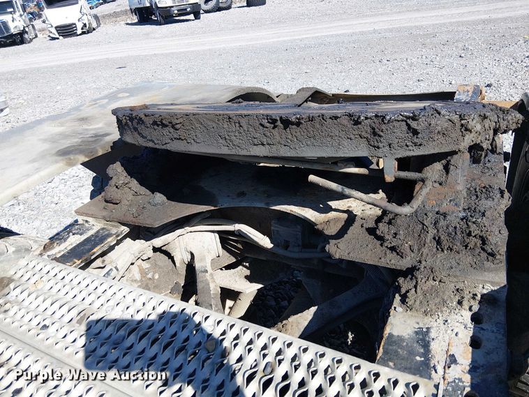 image for item YA2143 2013 Peterbilt 389 semi truck