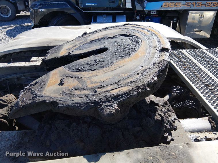 image for item YA2143 2013 Peterbilt 389 semi truck