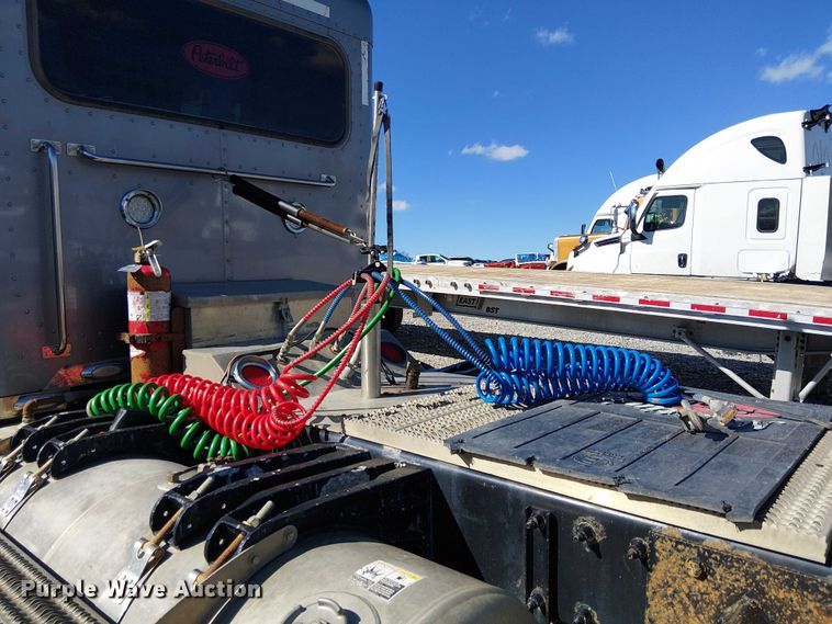 image for item YA2143 2013 Peterbilt 389 semi truck