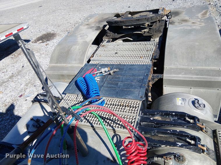 image for item YA2143 2013 Peterbilt 389 semi truck