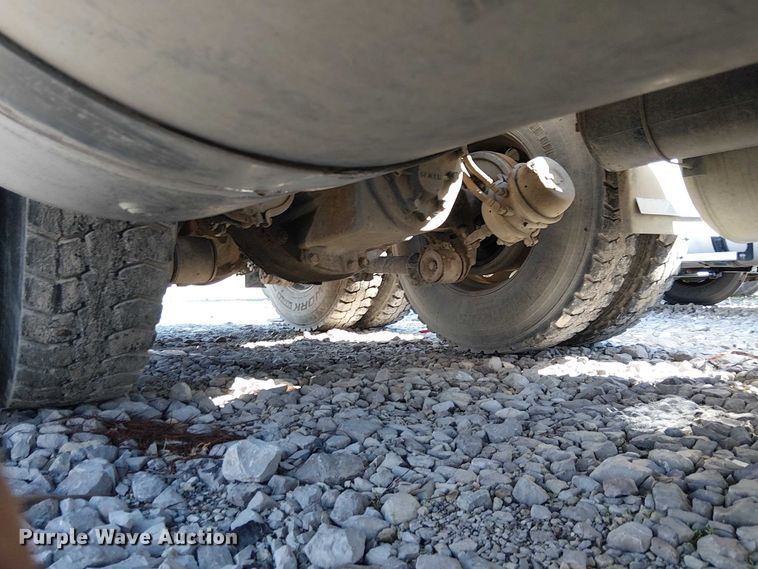 image for item YA2143 2013 Peterbilt 389 semi truck