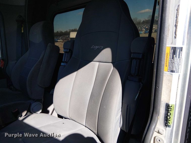 image for item YA2143 2013 Peterbilt 389 semi truck