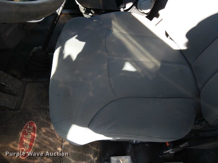 image for item YA2143 2013 Peterbilt 389 semi truck