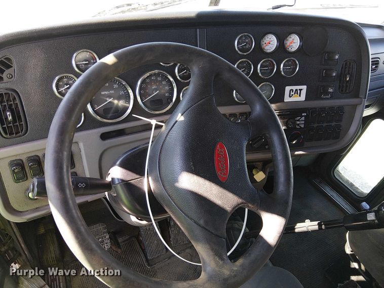 image for item YA2143 2013 Peterbilt 389 semi truck