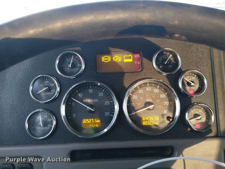 image for item YA2143 2013 Peterbilt 389 semi truck