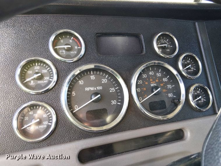 image for item YA2143 2013 Peterbilt 389 semi truck