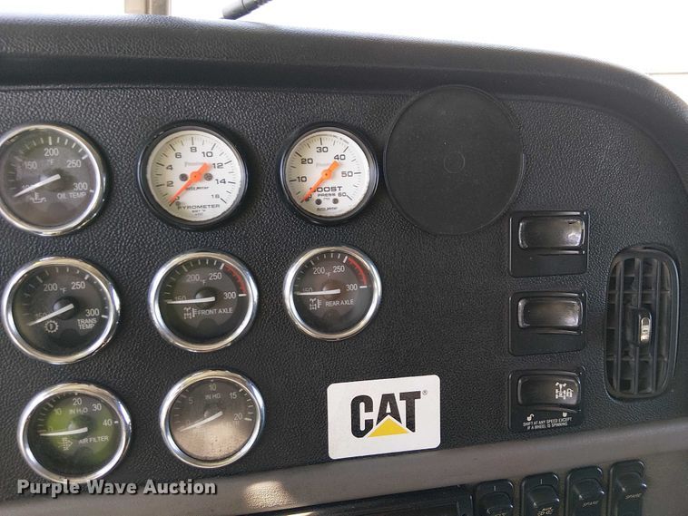 image for item YA2143 2013 Peterbilt 389 semi truck