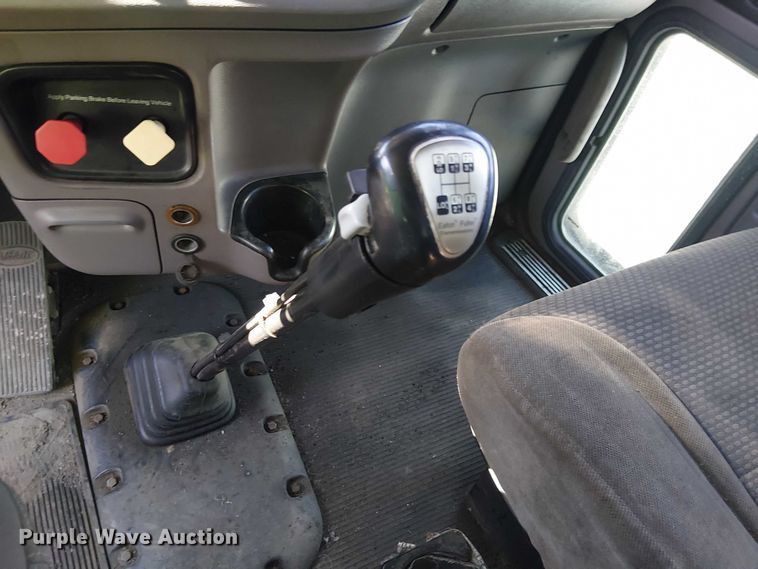 image for item YA2143 2013 Peterbilt 389 semi truck