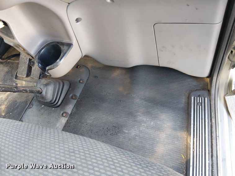 image for item YA2143 2013 Peterbilt 389 semi truck