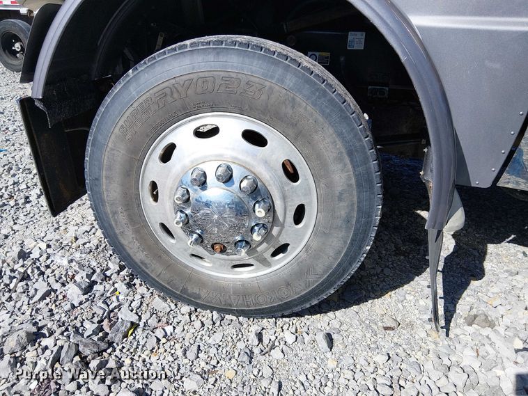 image for item YA2143 2013 Peterbilt 389 semi truck