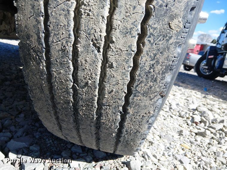 image for item YA2143 2013 Peterbilt 389 semi truck