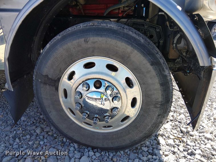 image for item YA2143 2013 Peterbilt 389 semi truck