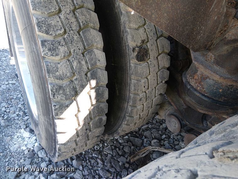 image for item YA2143 2013 Peterbilt 389 semi truck