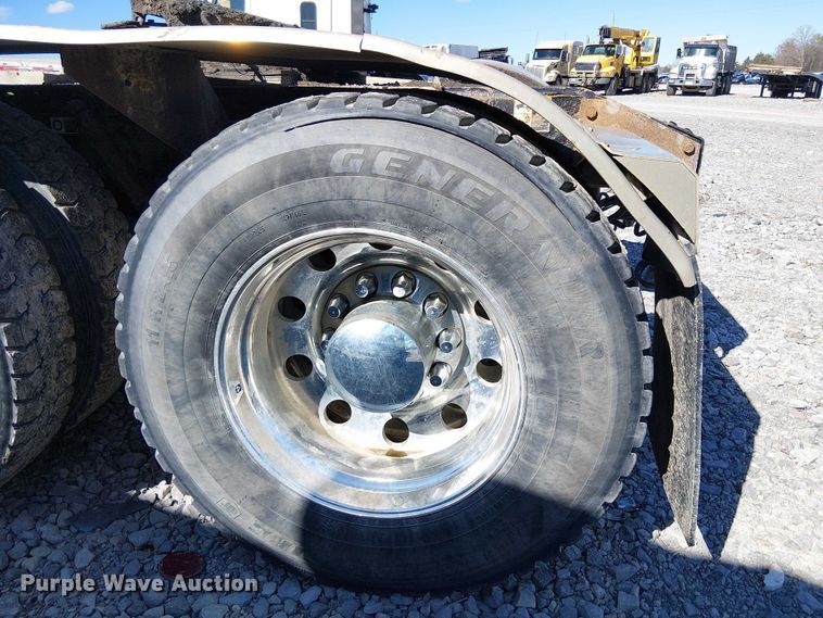 image for item YA2143 2013 Peterbilt 389 semi truck