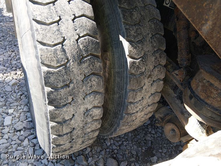 image for item YA2143 2013 Peterbilt 389 semi truck