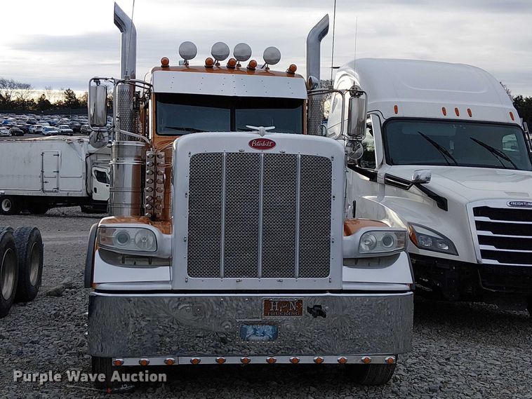 image for item YA2144 2018 Peterbilt 389 semi truck