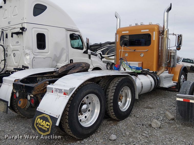 image for item YA2144 2018 Peterbilt 389 semi truck