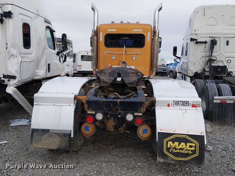 image for item YA2144 2018 Peterbilt 389 semi truck